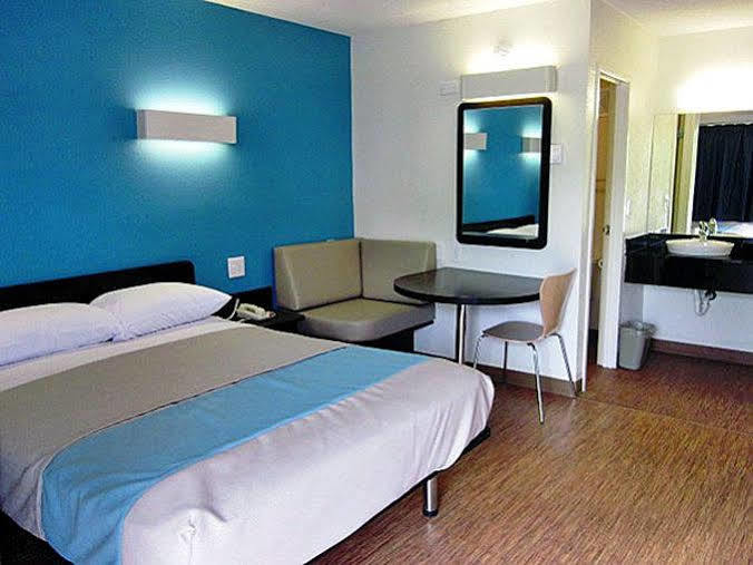 Motel 6-Overland Park, Ks Екстериор снимка